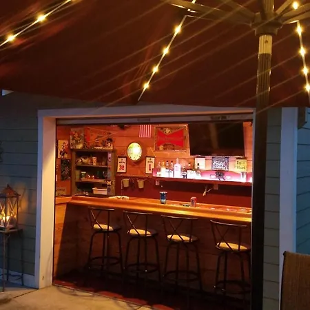 Jakers Beach House- Personal Bar, Steps To Beach